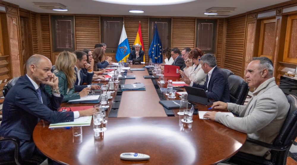 El Gobierno de Canarias aprueba un paquete de medidas para paliar la crisis generada por la guerra de Irán