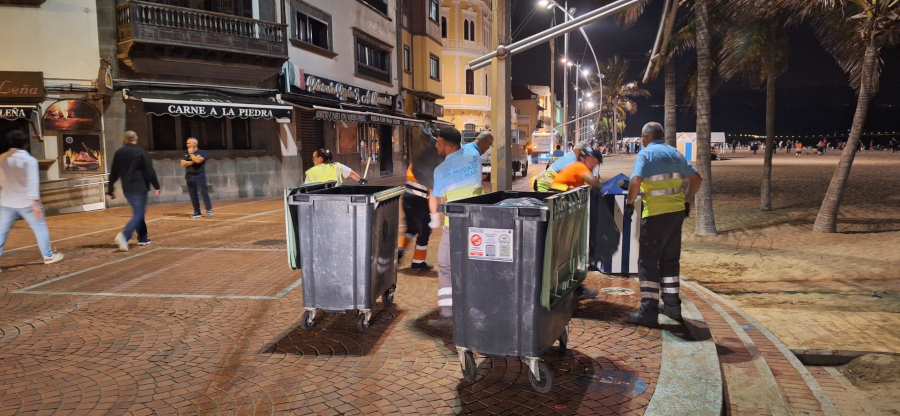 El Ayuntamiento de Las Palmas de G.C. recoge tras la Noche de San Juan más de 9.700 kilos de residuos en una jornada sin incidentes